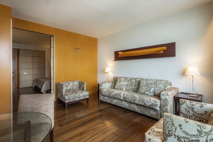 Room 9 of 156