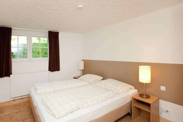 Room 10 of 34