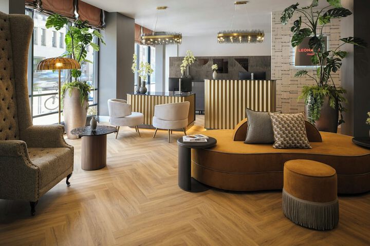 Entrance & Lobby