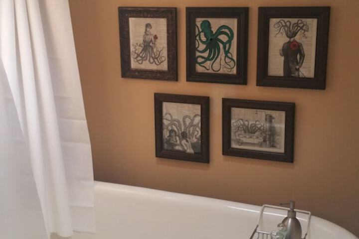 Room 17 of 46