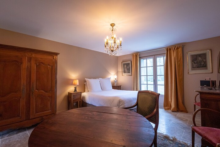 Room 2 of 67