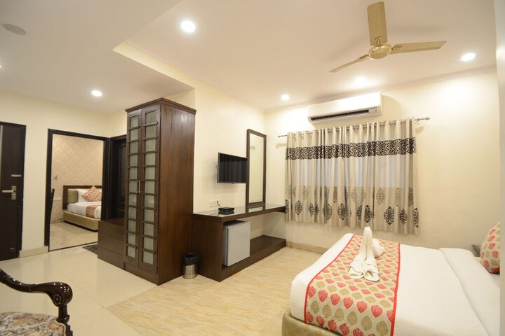 Room 11 of 31