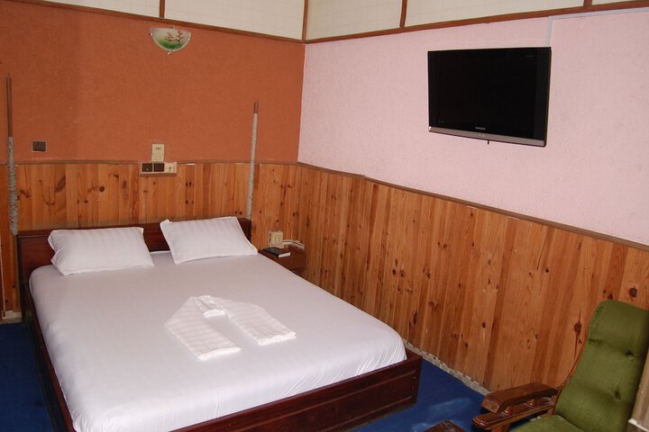 Room 9 of 38