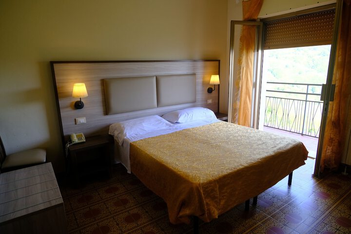 Room 5 of 28