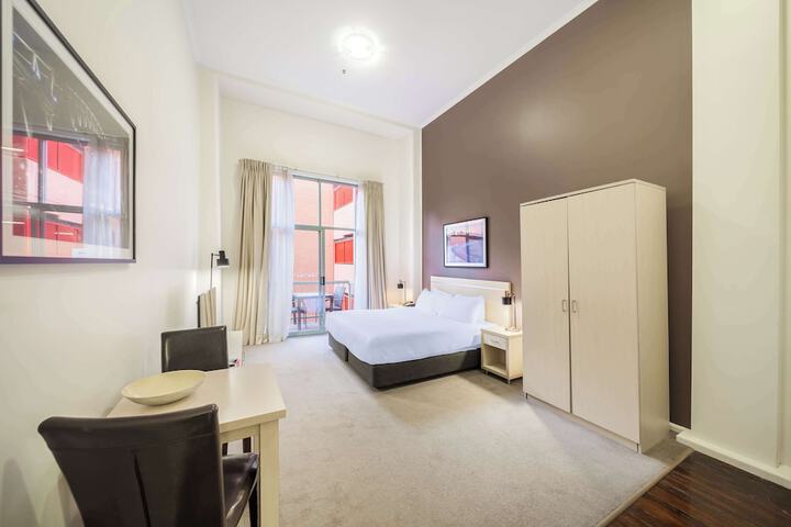 Room 100 of 190