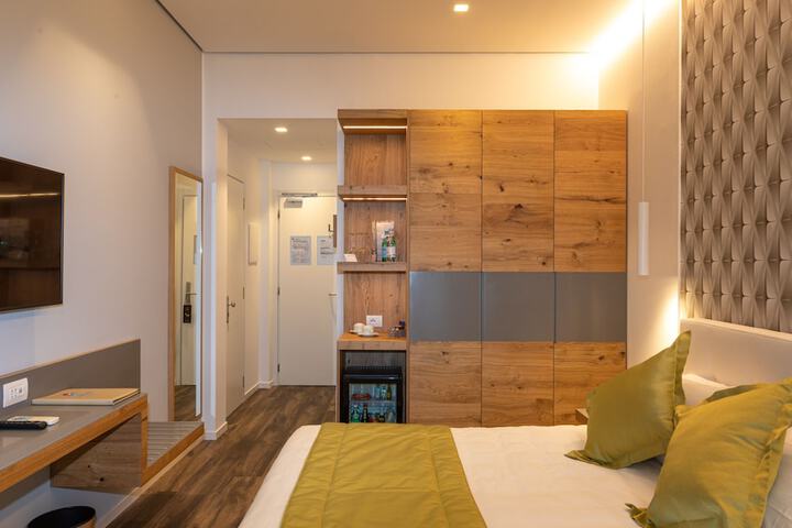 Room 40 of 136