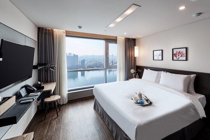Room 5 of 28