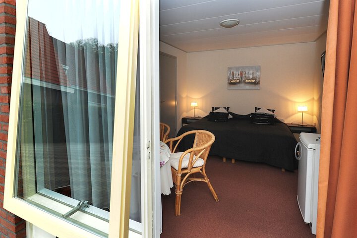 Room 3 of 46