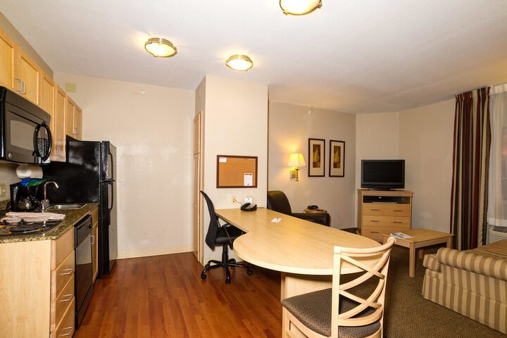 1 Queen Bed Studio Suite (2 of 19)