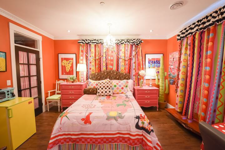 Room 6 of 85