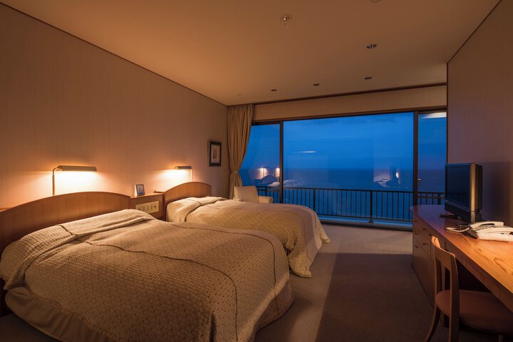 Room 26 of 100