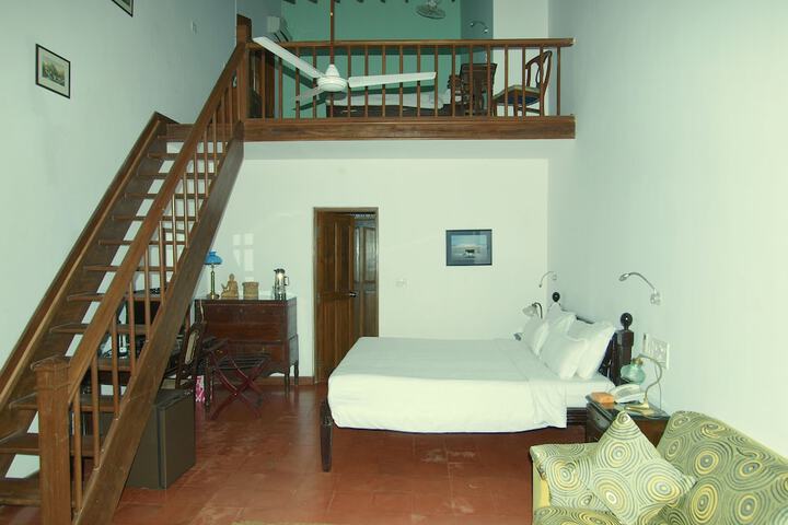 Room 5 of 162
