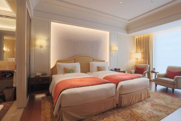 Room 12 of 63