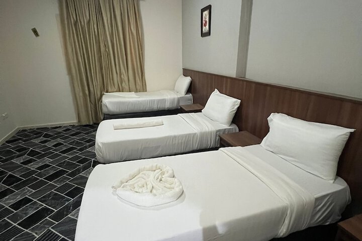 Room 12 of 32