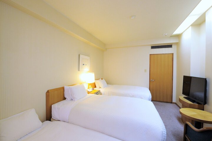 Room 11 of 36