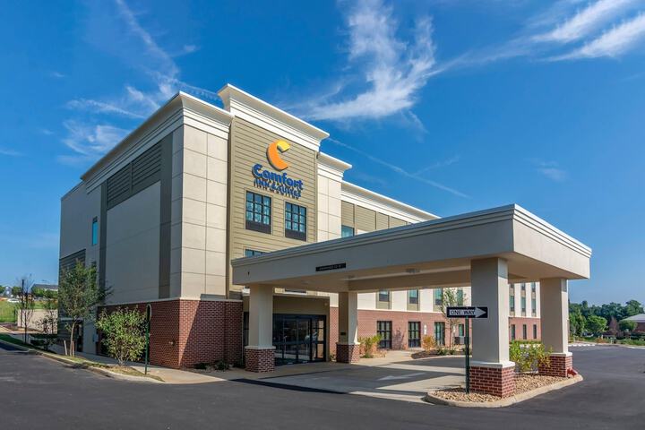 Photo of Comfort Inn & Suites Charlottesville Hollymead Town Center