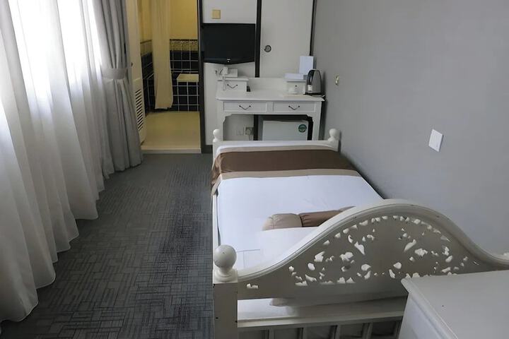 Room 12 of 53