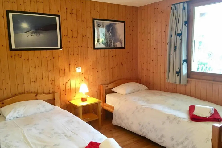 Room 5 of 10