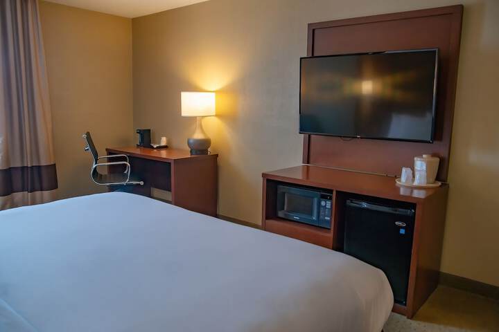 1 King Bed (2 of 34)