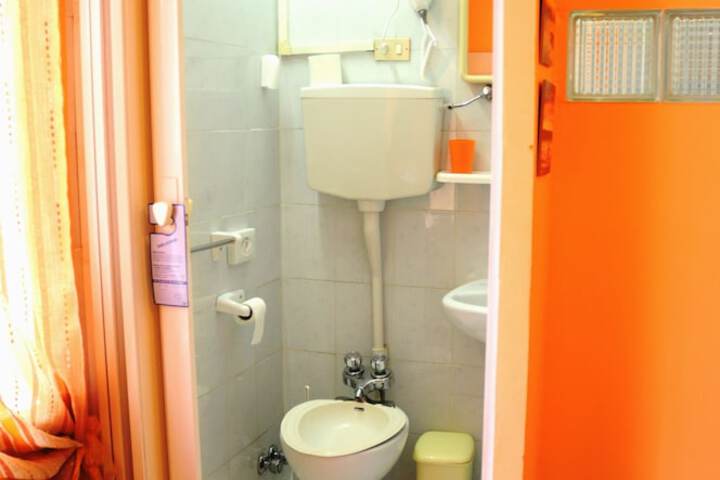 Room 100 of 140