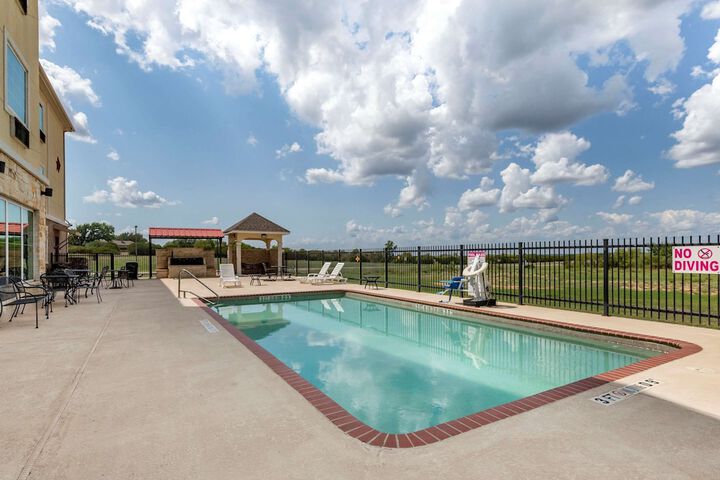 Pool 60 of 90