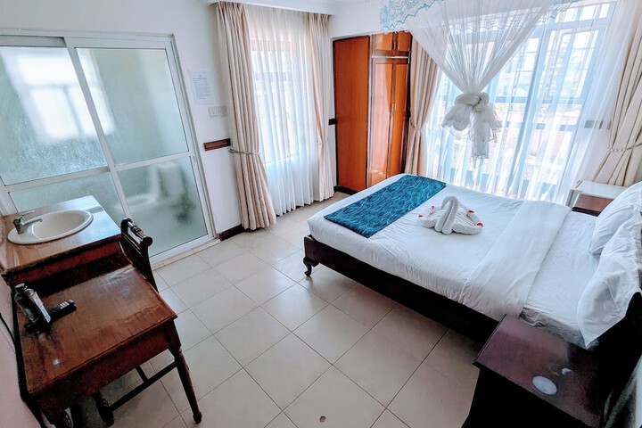 Room 10 of 31