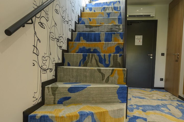 Room 6 of 217