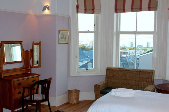 Room 6 of 34