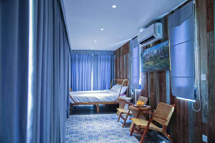 Room 2 of 44