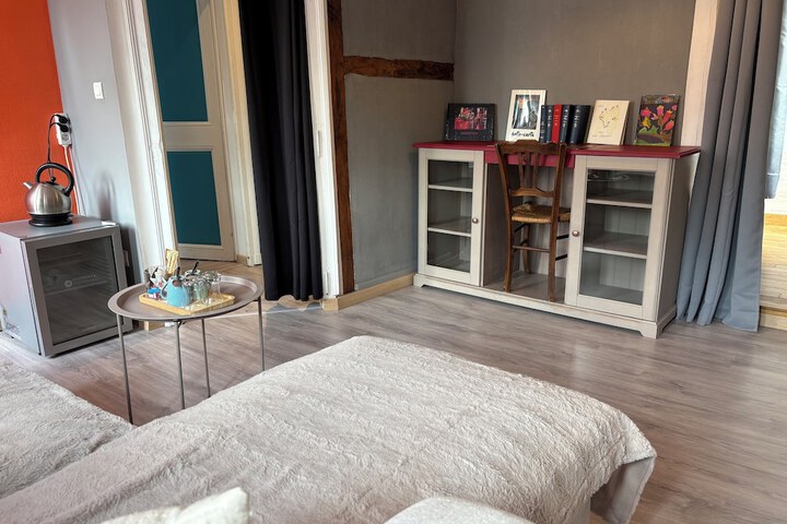 Lounge 54 of 60