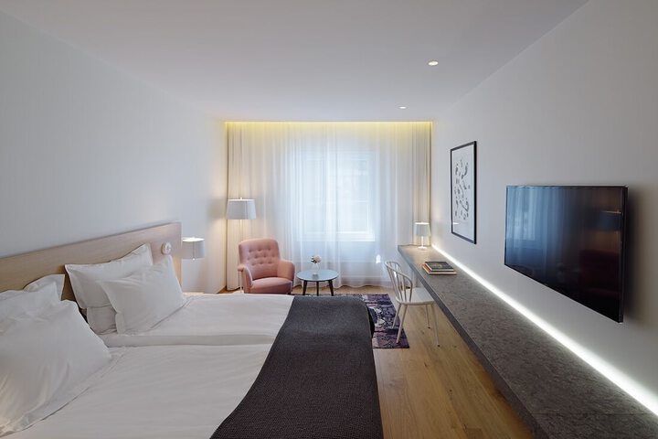 Room 10 of 53