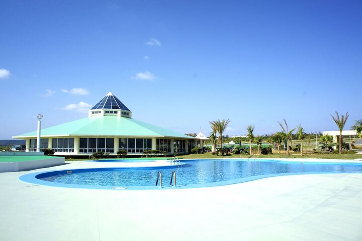Pools & Facilities