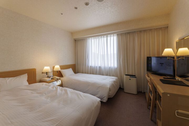 Room 9 of 35