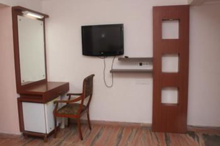 Room 12 of 19