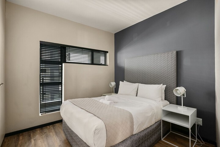 Room 32 of 215