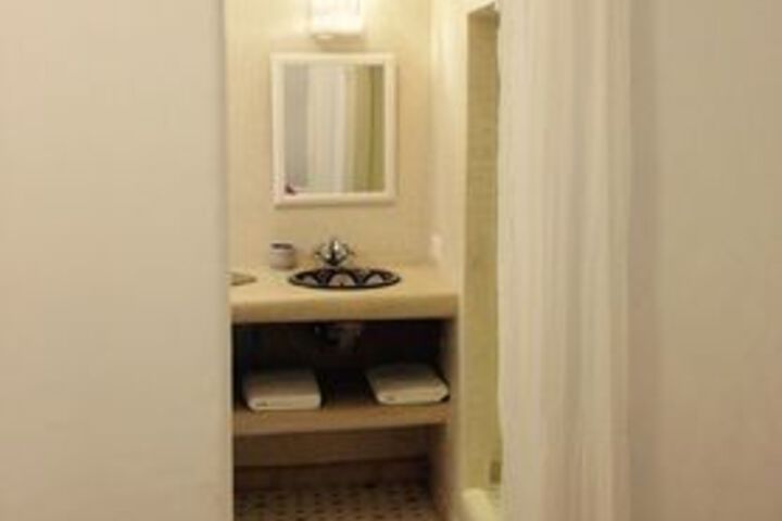 Room 2 of 40