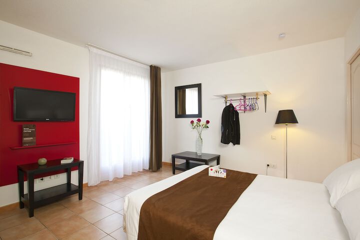 Room 8 of 85