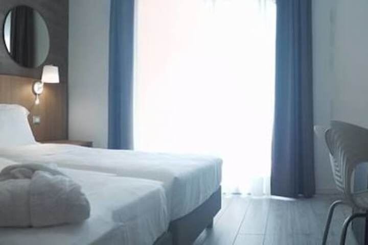 Room 5 of 18