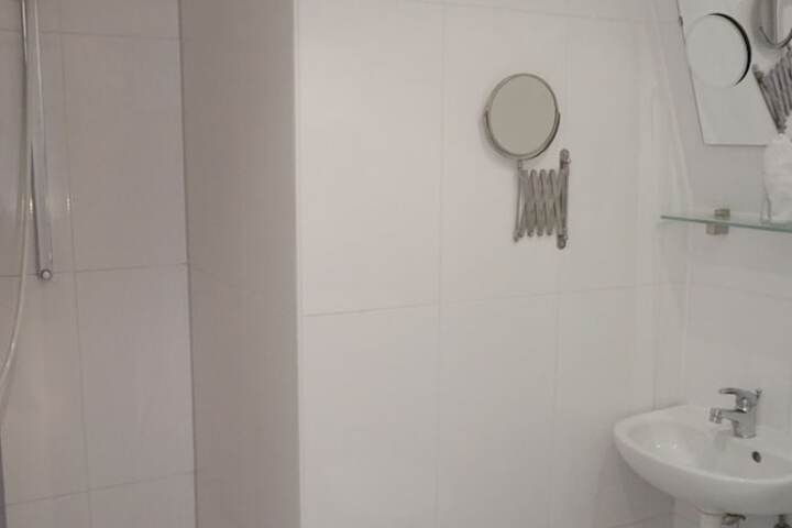 Room 48 of 89