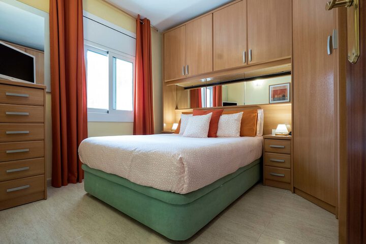 Room 6 of 16
