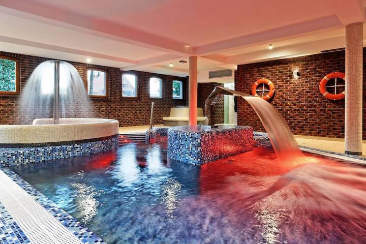 Pool 39 of 60
