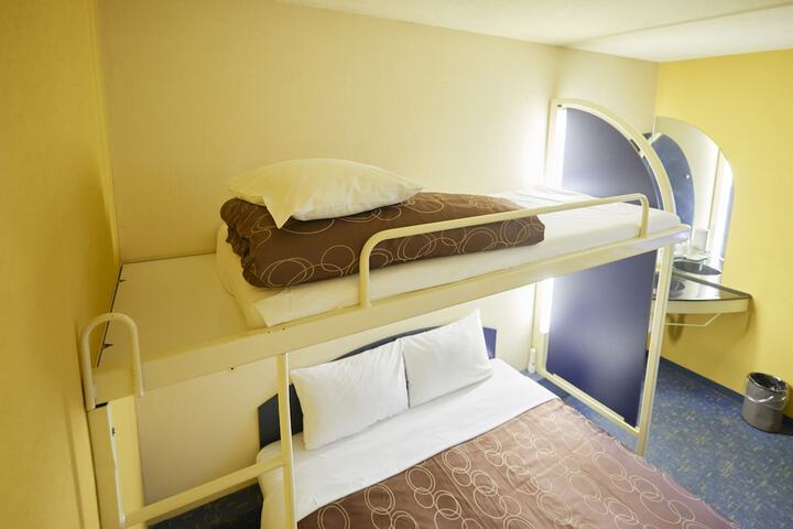 Room 5 of 61
