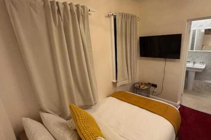 Room 14 of 24