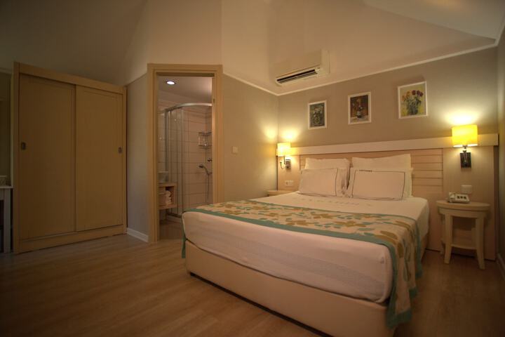 Room 4 of 23