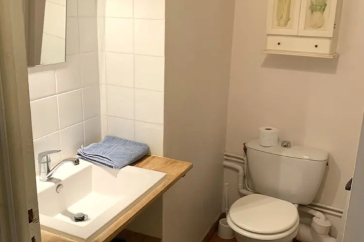 Room 8 of 12