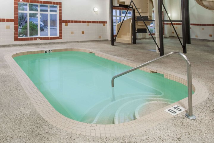 Pool 18 of 26