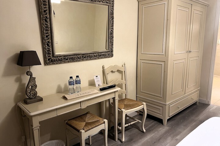 Room 16 of 42