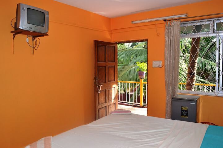 Room 10 of 13