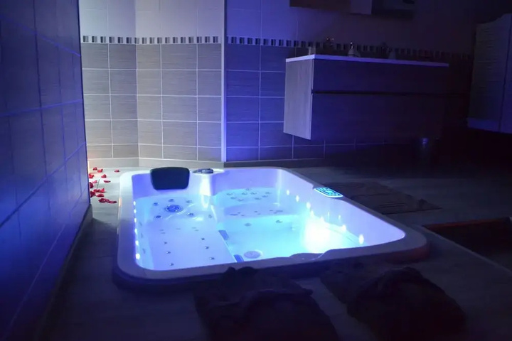 Pool 7 of 10