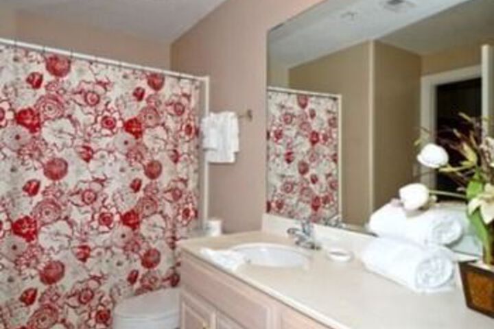 Room 6 of 16